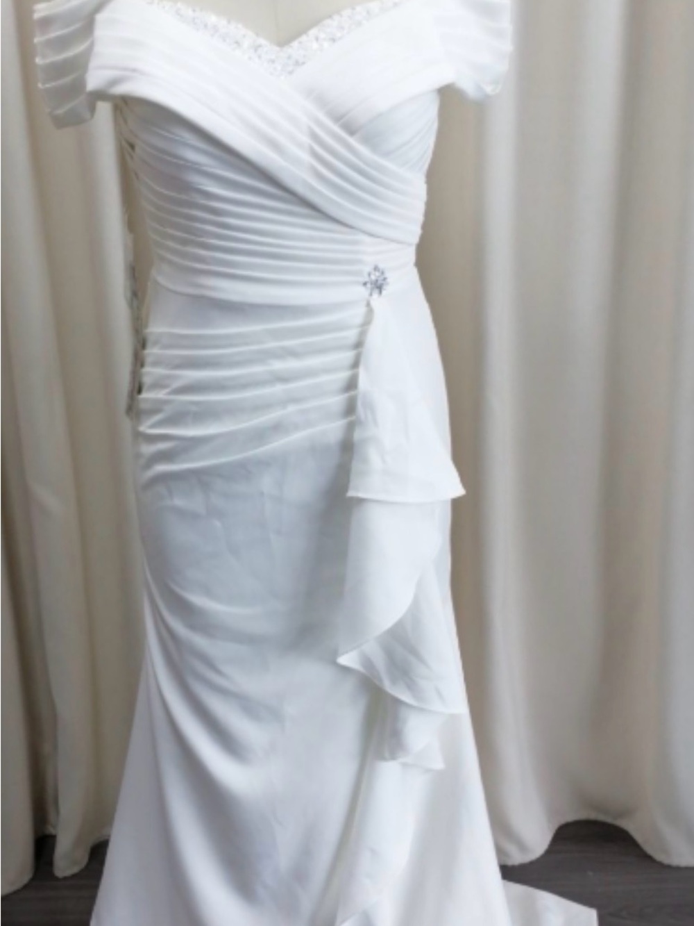 NWT - Elegant White Off-Shoulder Ruched Evening Dress <(NEVER WORN)